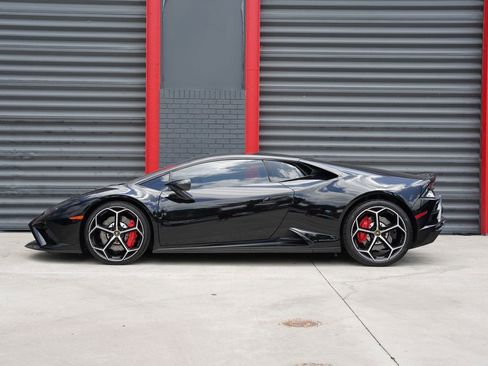 Used 2021 Lamborghini Huracan EVO RWD image 8