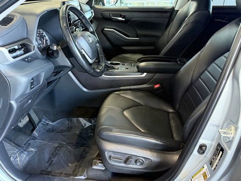 Used 2022 Toyota Highlander XLE image 20