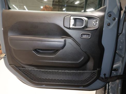 Used 2025 Jeep Wrangler Sport AWD/4WD image 19