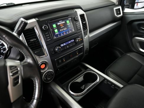 Used 2019 Nissan Titan PRO-4X image 17