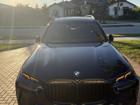 Used 2025 BMW X7 xDrive40i w/ M Sport Package image 2