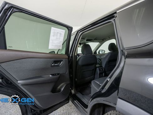 Used 2022 Nissan Rogue SV FWD image 23