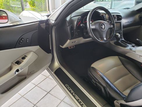 Used 2007 Chevrolet Corvette Coupe w/ Preferred Equipment Group RWD image 4