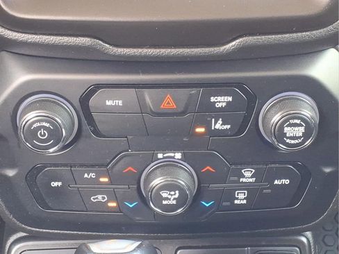 Used 2023 Jeep Renegade Trailhawk image 22