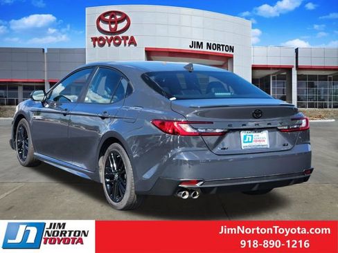 Used 2025 Toyota Camry SE image 8