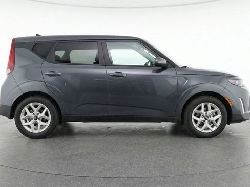 Used 2025 Kia Soul LX w/ LX Technology Package FWD image 11