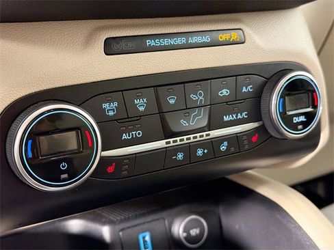 Used 2020 Ford Escape Titanium image 15