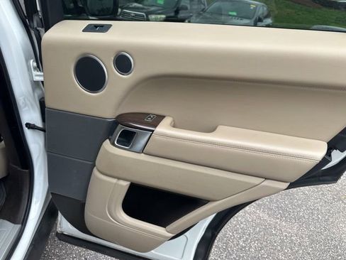 Used 2016 Land Rover Range Rover Sport HSE image 16