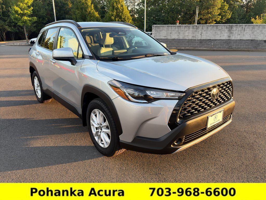 Used 2023 Toyota Corolla Cross LE AWD/4WD image 1