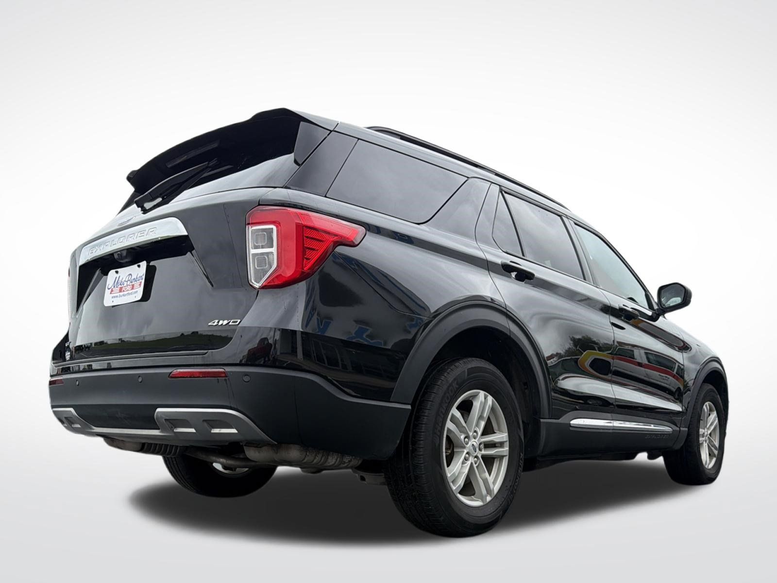 Used 2024 Ford Explorer XLT w/ Equipment Group 202A AWD/4WD image 9