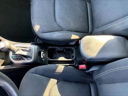 Used 2023 Jeep Renegade Altitude AWD/4WD image 17