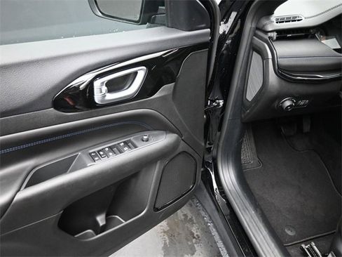 New 2026 Jeep Compass Latitude image 11