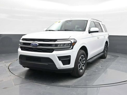 Used 2024 Ford Expedition XLT image 4