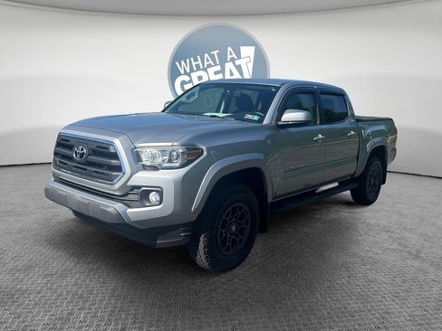 Used 2017 Toyota Tacoma SR5 w/ Tow Package AWD/4WD image 7