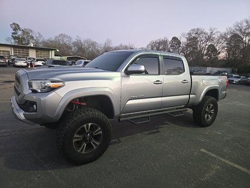 Used 2017 Toyota Tacoma 4x4 Double Cab image 1