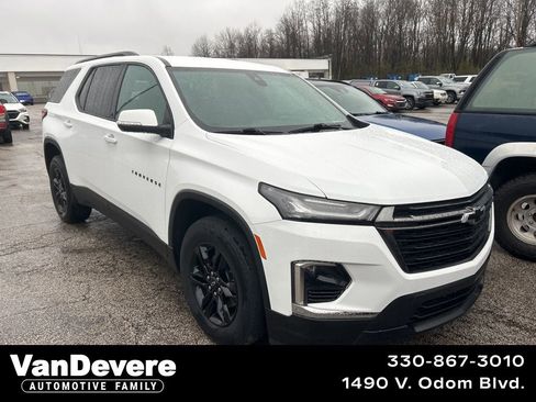 Used 2023 Chevrolet Traverse LT image 1