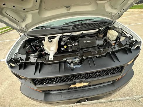 Used 2015 Chevrolet Express 2500 RWD image 29