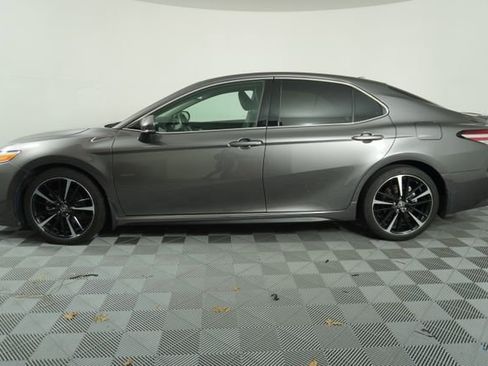 Used 2020 Toyota Camry XSE image 4