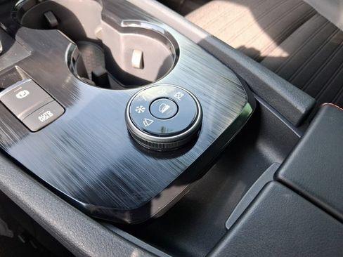 Used 2025 Nissan Rogue SV AWD/4WD image 22