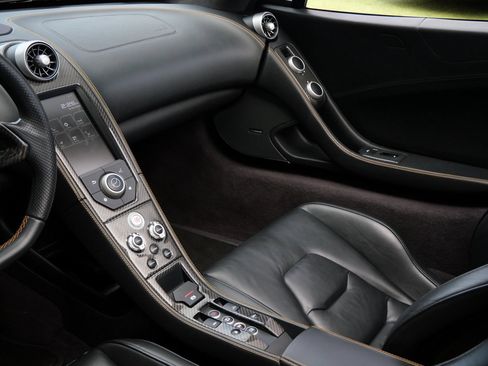 Used 2015 McLaren 650S Spider image 21