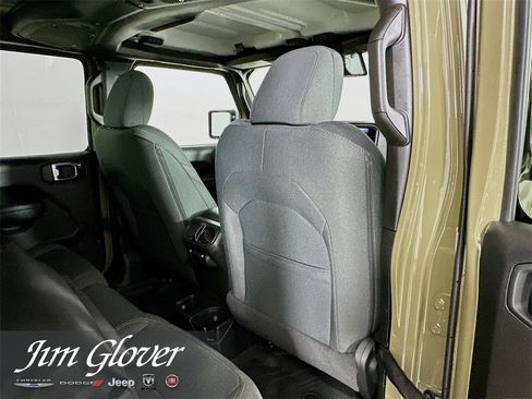 New 2025 Jeep Gladiator Sport image 19