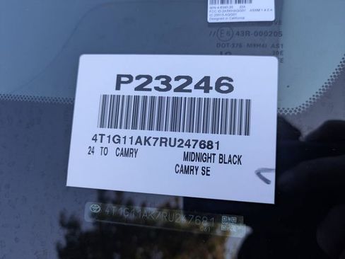 Used 2024 Toyota Camry SE image 33