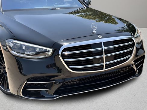 Used 2023 Mercedes-Benz S 580 4MATIC Sedan w/ AMG Line image 25
