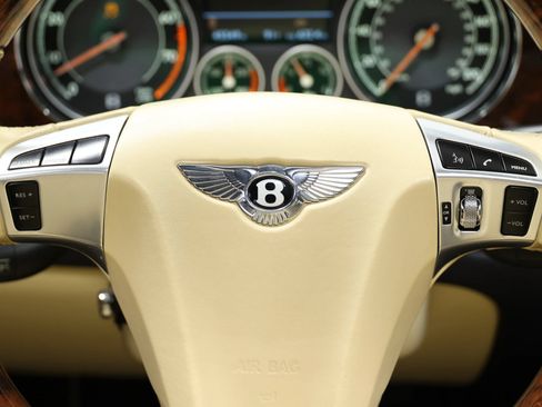 Used 2015 Bentley Flying Spur V8 AWD/4WD image 25