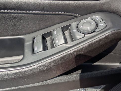 Used 2023 Chevrolet Traverse LT FWD image 29