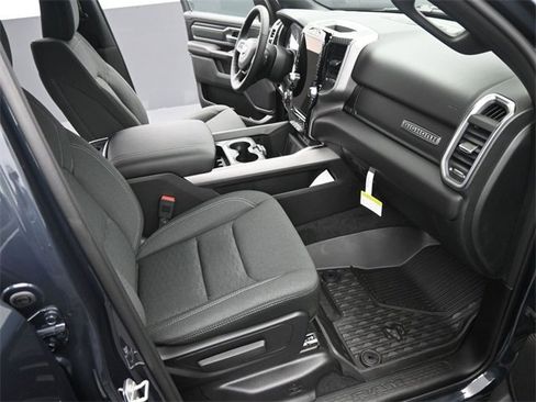 New 2026 RAM 1500 4x4 Crew Cab image 17