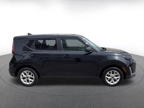 Used 2025 Kia Soul LX w/ LX Technology Package FWD image 16