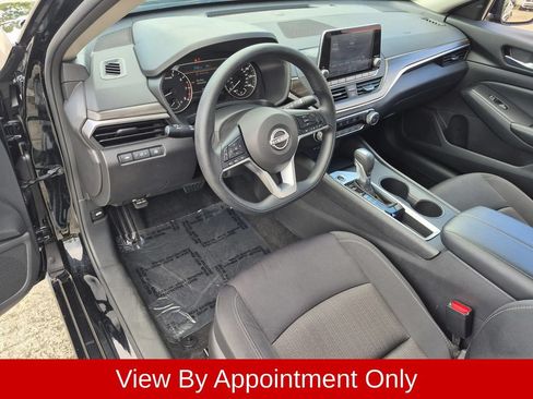 Used 2025 Nissan Altima 2.5 SV FWD image 13