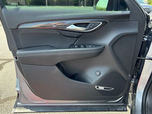 Used 2021 Buick Envision Essence w/ Technology Package I FWD image 12