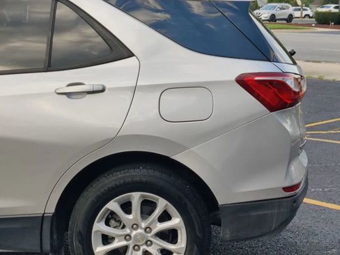 Used 2020 Chevrolet Equinox LS w/ LS Convenience Package image 9