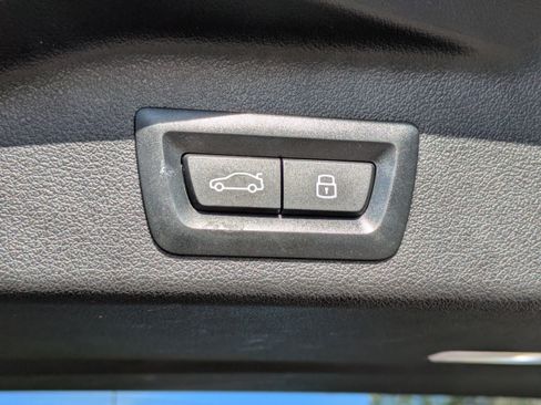 Used 2025 BMW X5 xDrive50e image 15