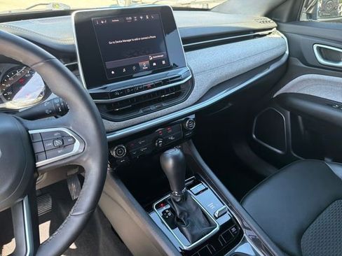 Used 2025 Jeep Compass Latitude AWD/4WD image 37