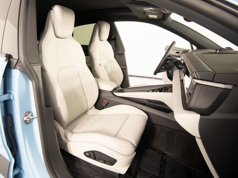 New 2025 Porsche Macan 4 Electric image 30