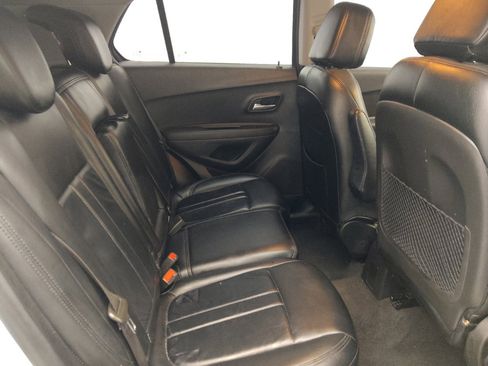 Used 2020 Chevrolet Trax LS FWD image 19