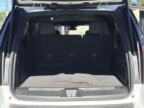 Used 2023 Chevrolet Suburban Premier image 32