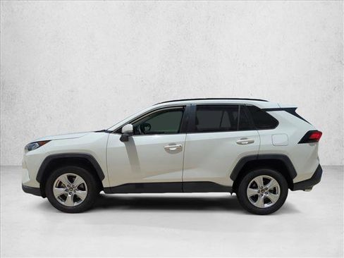 Used 2019 Toyota RAV4 XLE w/ Convenience Package FWD image 8