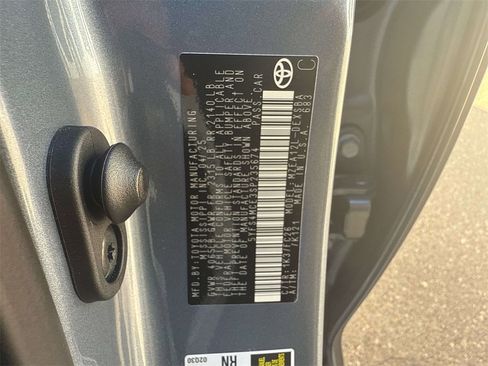 Used 2025 Toyota Corolla SE image 25