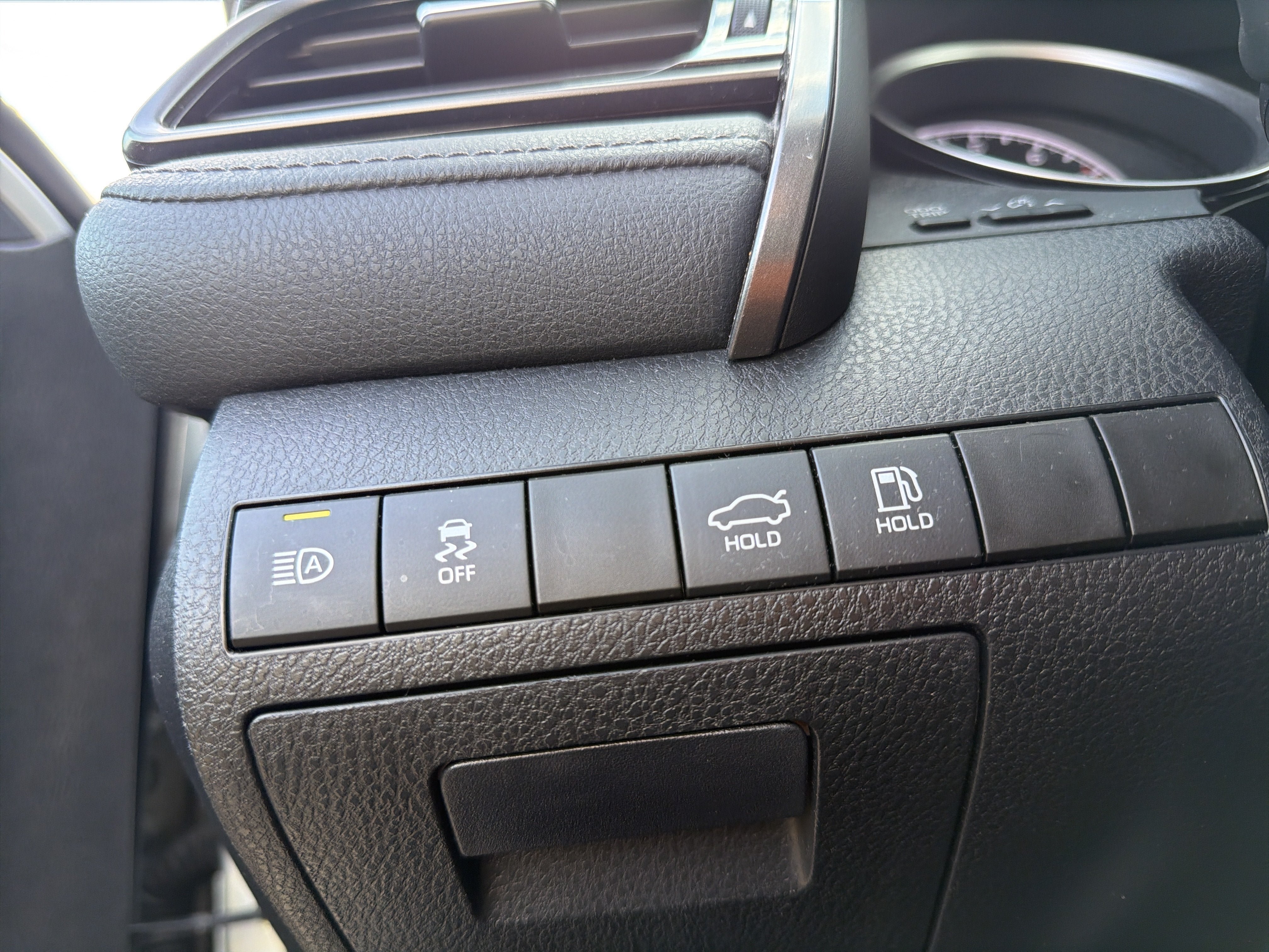 Used 2022 Toyota Camry LE w/ Carpet Mat Package (TMS) FWD image 16