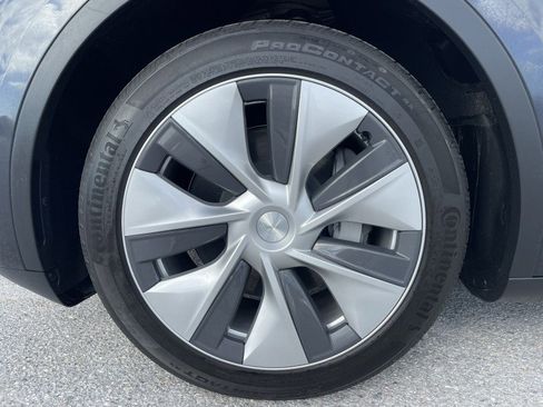 Used 2024 Tesla Model Y Long Range image 21