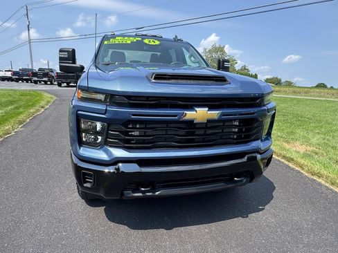 Used 2024 Chevrolet Silverado 2500 Custom w/ Custom Value Package AWD/4WD image 9