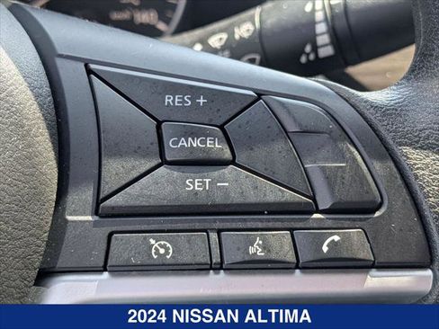 Used 2024 Nissan Altima 2.5 SV FWD image 15