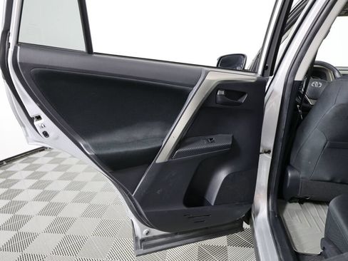 Used 2015 Toyota RAV4 LE AWD/4WD image 16