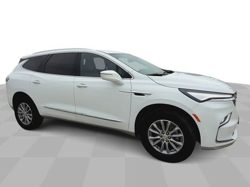 Used 2024 Buick Enclave Premium image 2