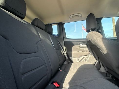 Used 2020 Jeep Renegade Latitude FWD image 30