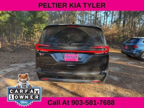 Used 2023 Chrysler Pacifica Limited w/ S Appearance Package image 11