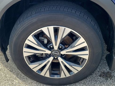 Used 2023 Nissan Rogue SV w/ SV Premium Package FWD image 7